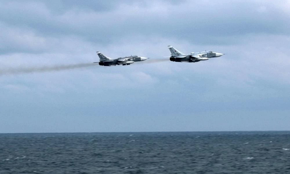 Ρωσικά βομβαρδιστικά πραγματοποίησαν εικονικά πλήγματα σε ΝΑΤΟικά πλοία στην Βαλτική Θάλασσα (βίντεο)